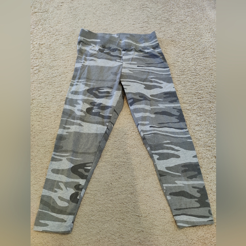 Weekend Soul Camouflage Cropped Yoga Pants